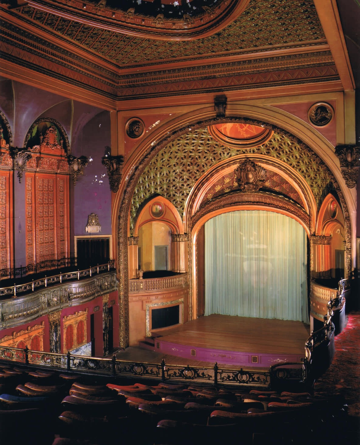 For the renovation of this historic theater, our design approach focused on the re-use of the space for bar and/or restaurant use. Renovation work included a facade study, a conditional use permit plan, a schematic-design plan and a feasibility study.

*prior to the Apple Store opening.