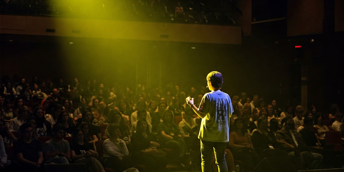 10-tips-on-how-to-give-a-good-presentation.jpeg