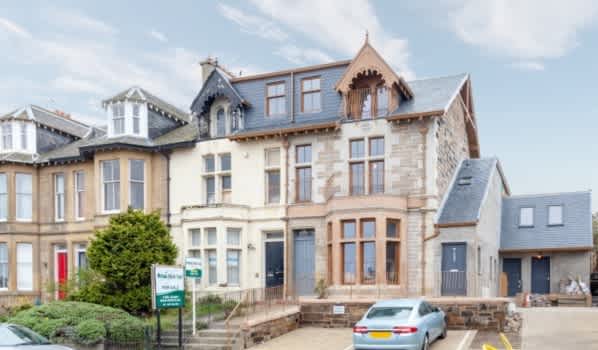 3 bed flat for sale for £295,000