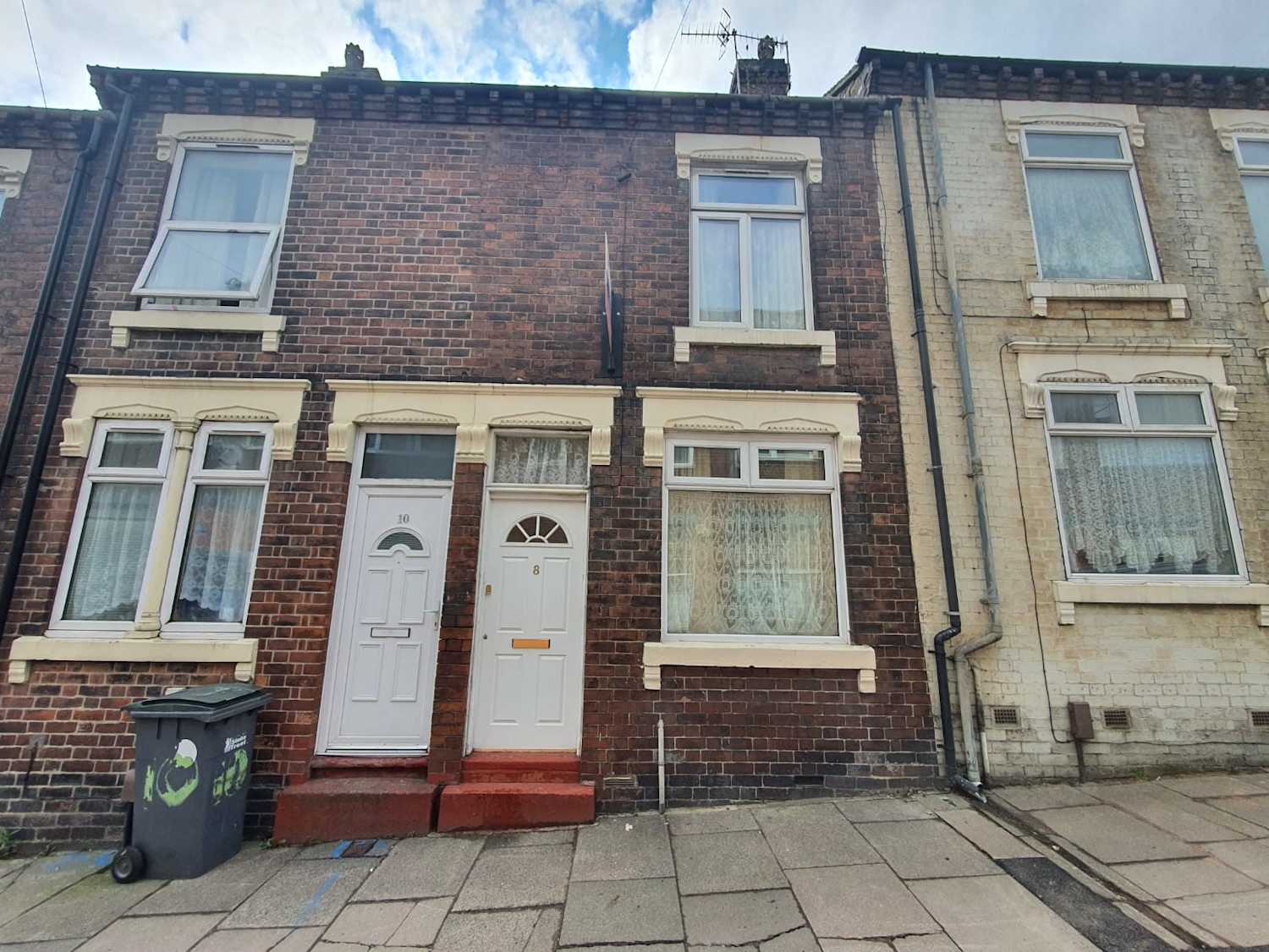 Two-bed town house, Stoke-on-Trent, £9,000 - exterior