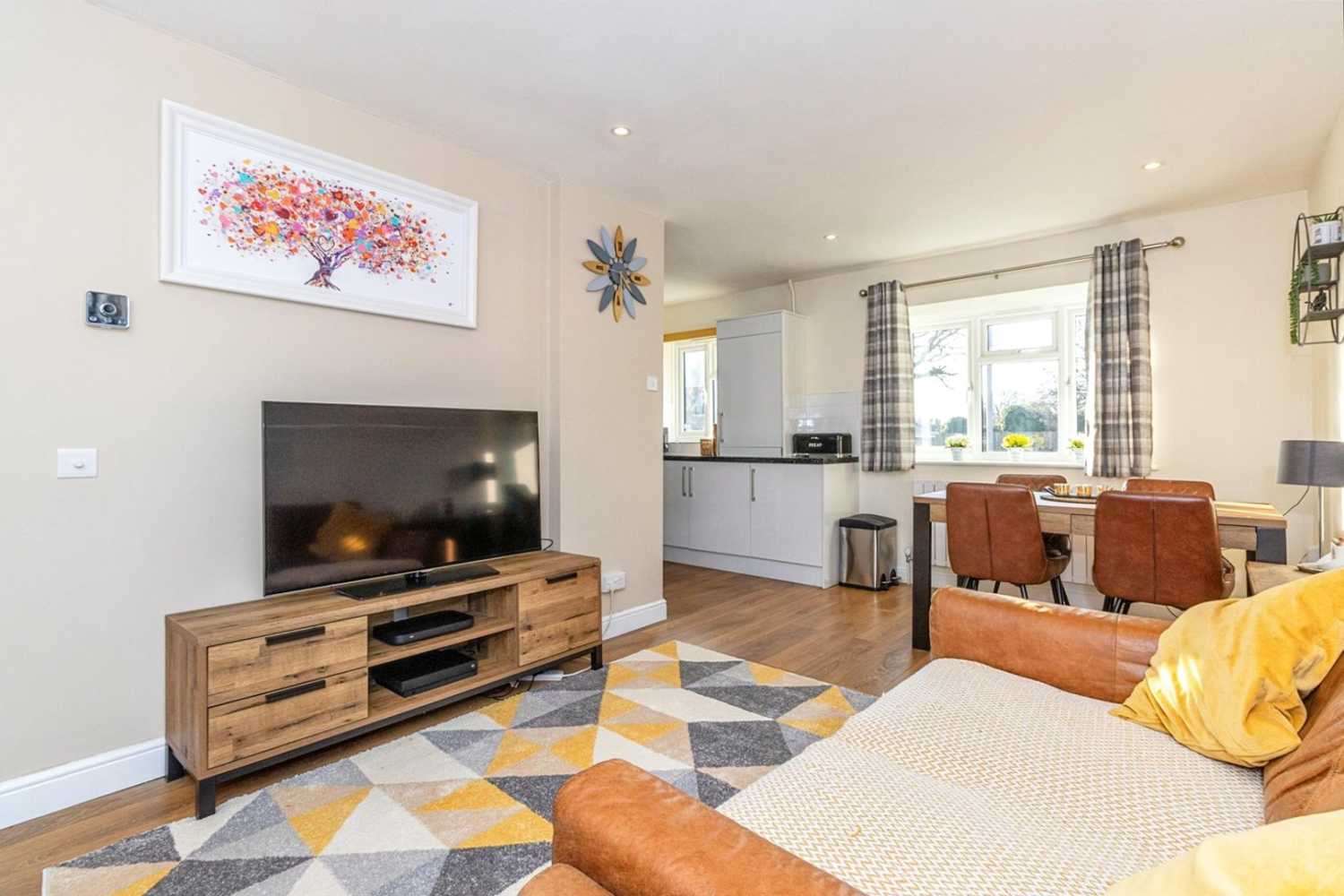 One-bed apartment, Chessington, Surrey, £245,000 - interior