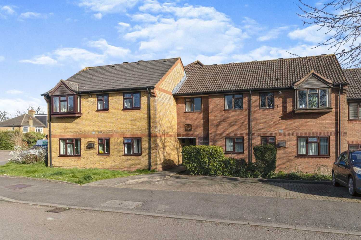 One-bed apartment, Chessington, Surrey, £245,000 - exterior