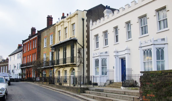 Georgian houses in Church Street by the riverside