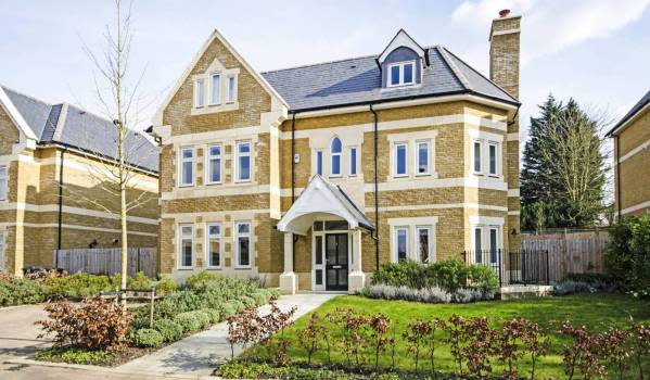 Detached house in NW11