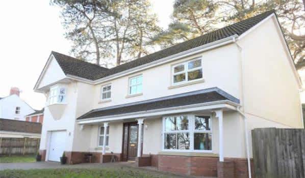 5 bedroom detached house for sale for £440,000