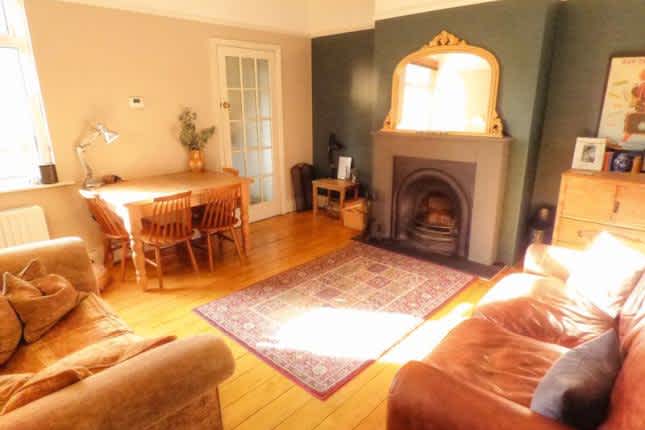 2 bedroom flat for £140,000