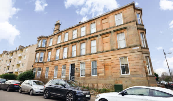 Three-bedroom flat in Glasgow for £129,000