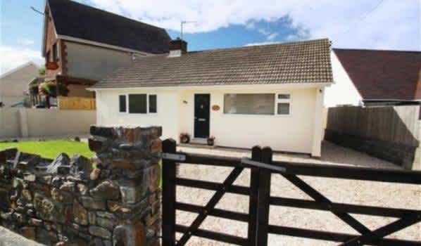 Two bedroom detached bungalow for sale for £150,000