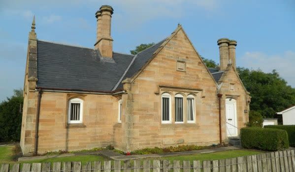 Detached stone house in Wishaw