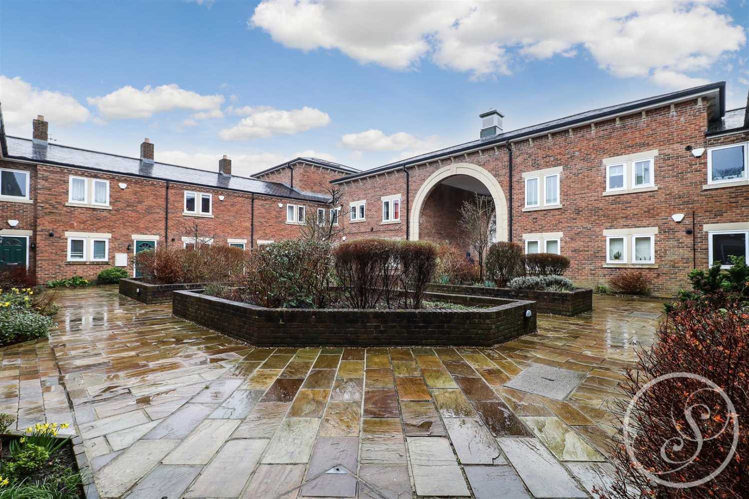Three-bed flat, Meanwood, Leeds, £250,000 - exterior