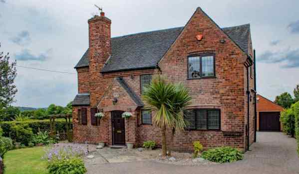 Three-bedroom detached house in Nottingham for £425,000