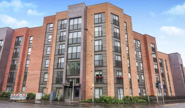 Two-bedroom flat in Glasgow for £130,000