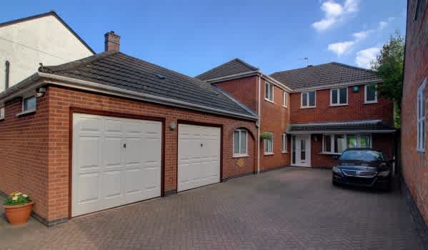 Five-bedroom detached house in Leicester for £500,000