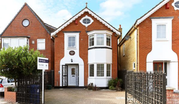 Detached house in Acton
