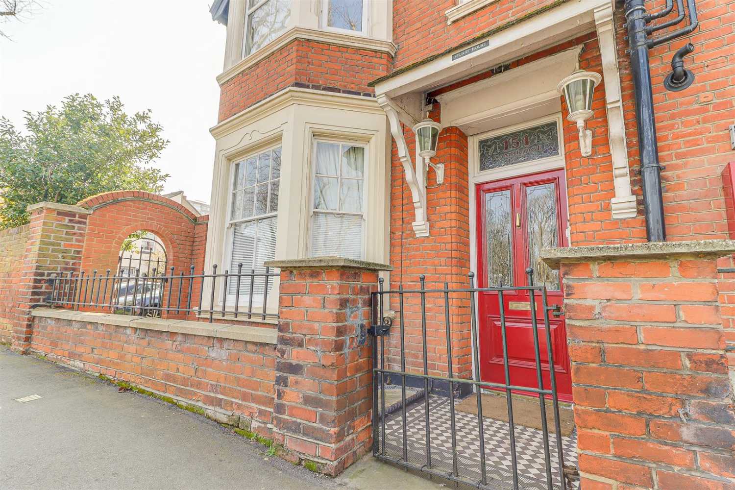 One-bed flat, Westcliff-on-Sea, Essex, £240,000 - exterior