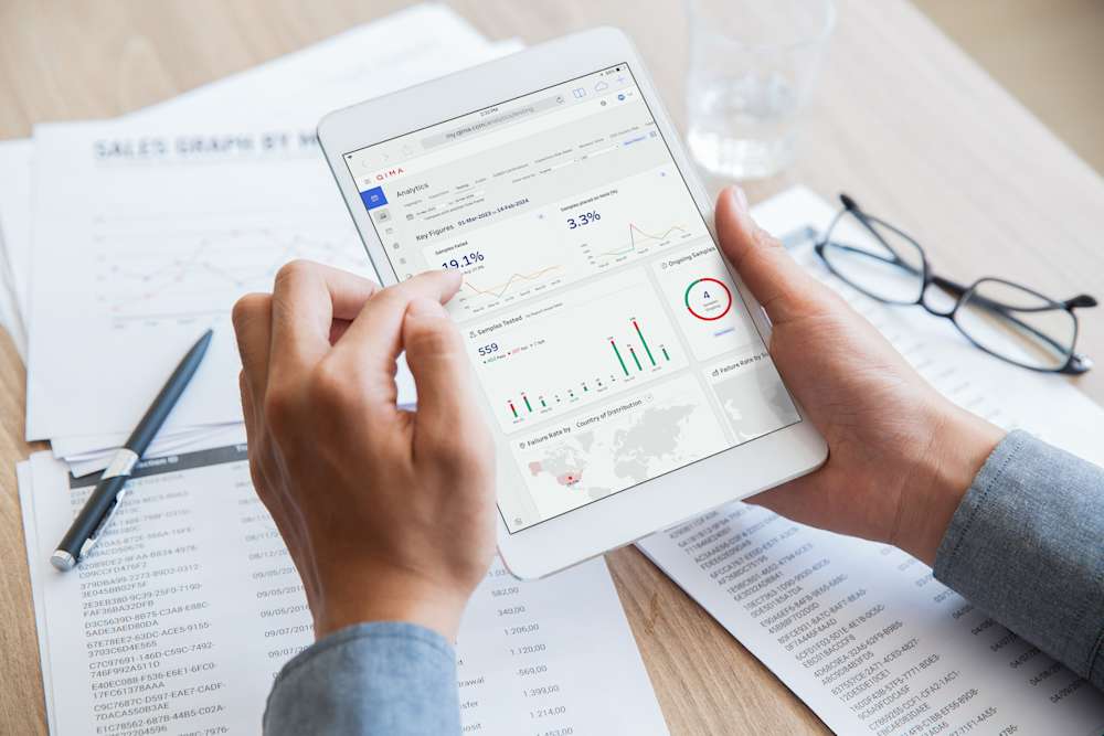 La plateforme digitale QIMA pour la gestion de la qualité et conformité QIMA - Tech - tablette