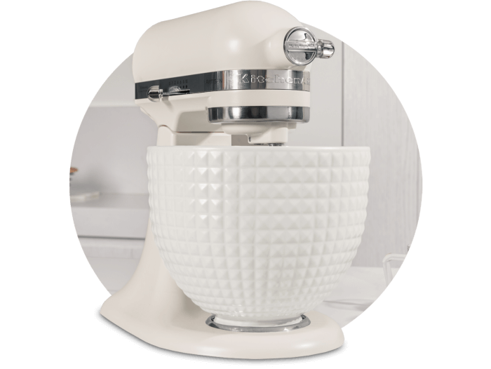 column-content-wrapper monochrome porcelain-white-circle