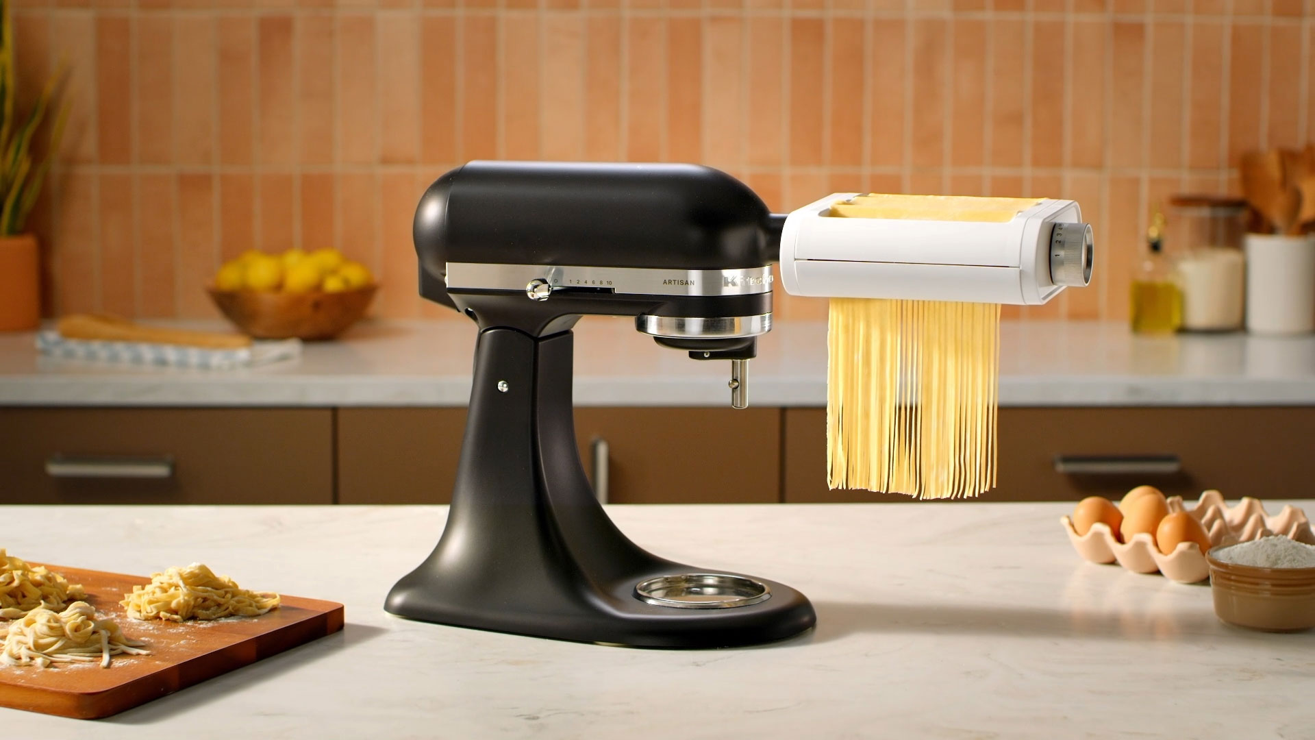 video-placeholder 3-in-1-plastic-pasta-attachment-KSM3PPA