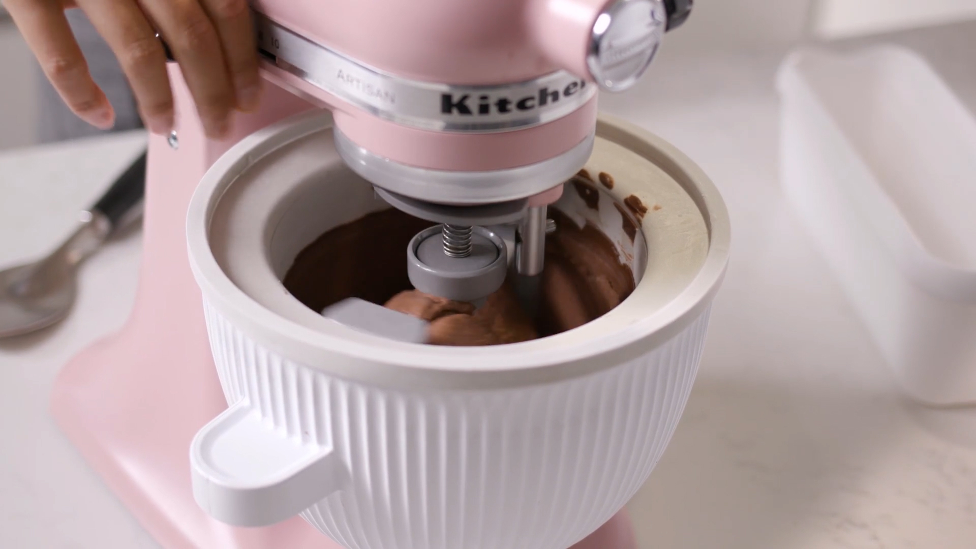 mixer-attachment-ice-cream-maker 5ksmicm video-placeholder
