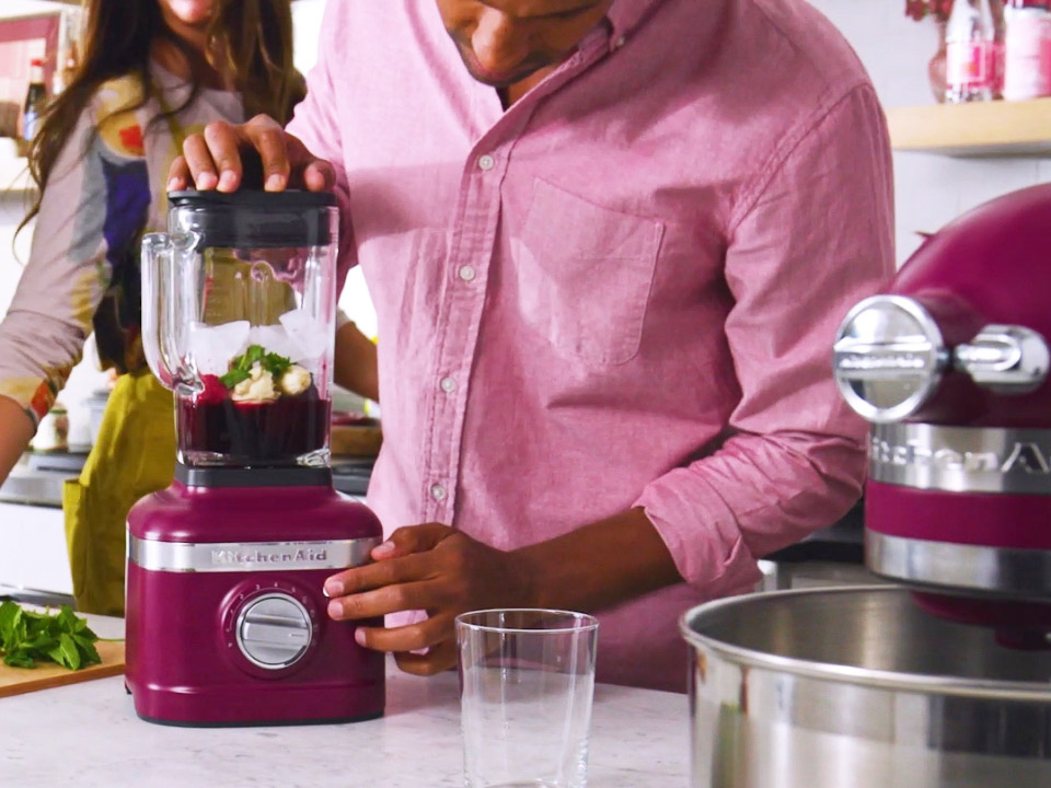 K400-Blender-beetroot-man-ready-to-blend-beetroot-with-fruits