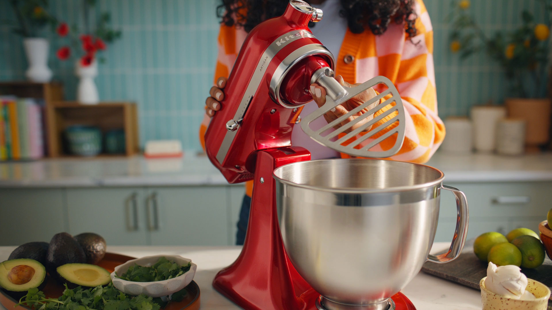 video-placeholder-pdp-tilt-head-SS-pastry-beater-with-scraper