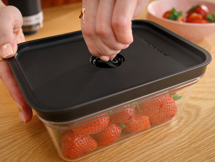 video-placeholder-wrapper-kitchenaid-cordless-go-collection-vacuum-sealer-set-up-step-5