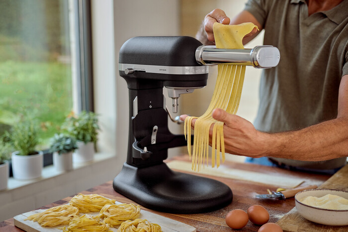 mixer-bowl-lift-5KSM70SHEBK-with-pasta-attachment-5KSMPRA