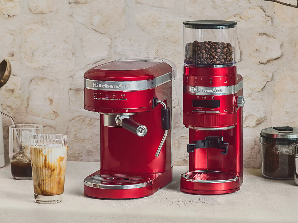 Coffee-machines-grinder-artisan-candy-apple-grinder-and-espresso-machine-in-the-kitchen
