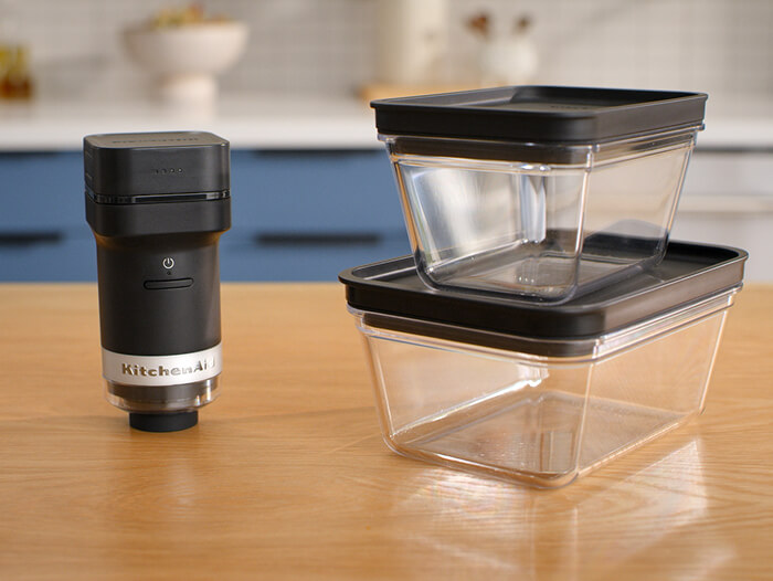 video-placeholder-wrapper-kitchenaid-cordless-go-collection-vacuum-sealer-set-up-step-3