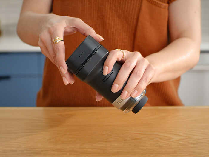 video-placeholder-wrapper-kitchenaid-cordless-go-collection-vacuum-sealer-set-up-step-4