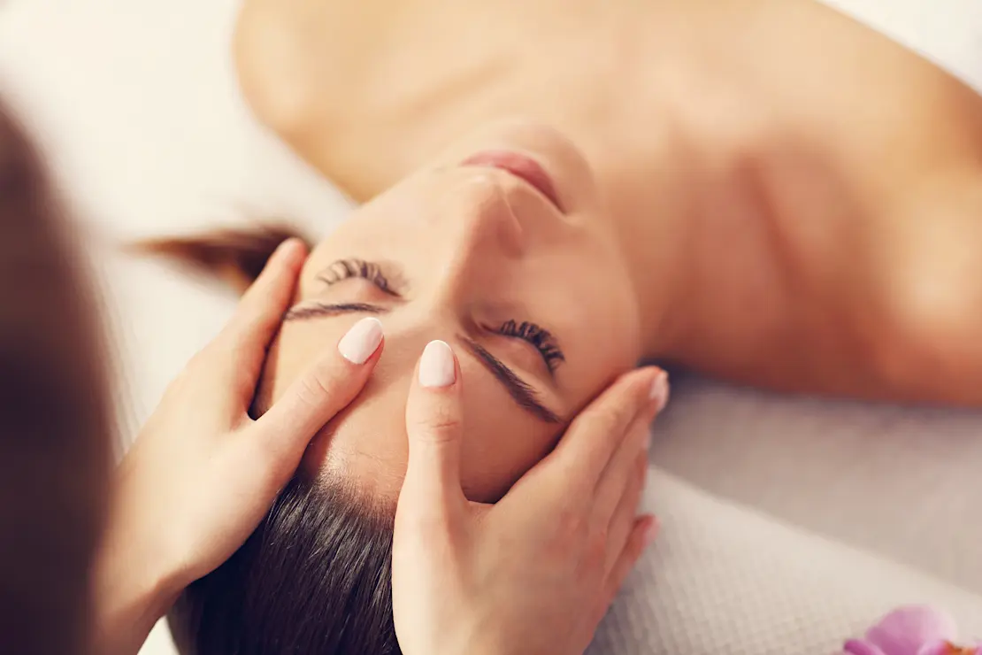 Beautiful-woman-getting-massage-in-spa