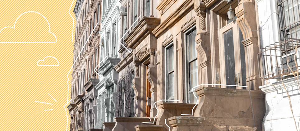 New York City townhouses lined up next to each other