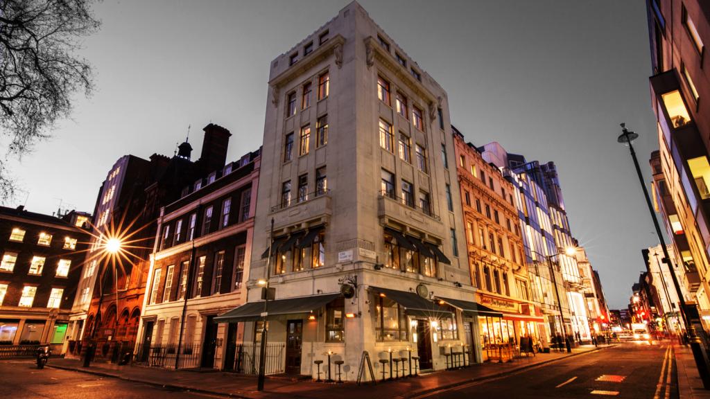 Six storeys restaurant bar