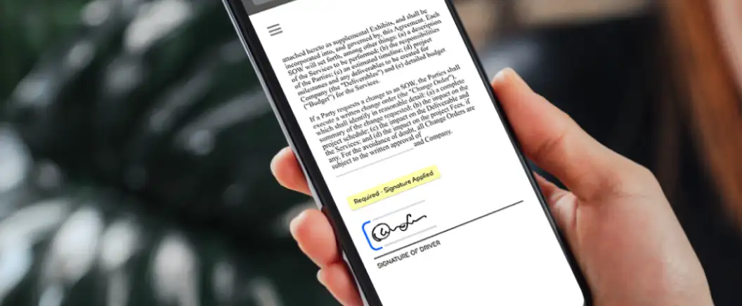 Telefone mostrando contrato assinado no DocuSign eSignature