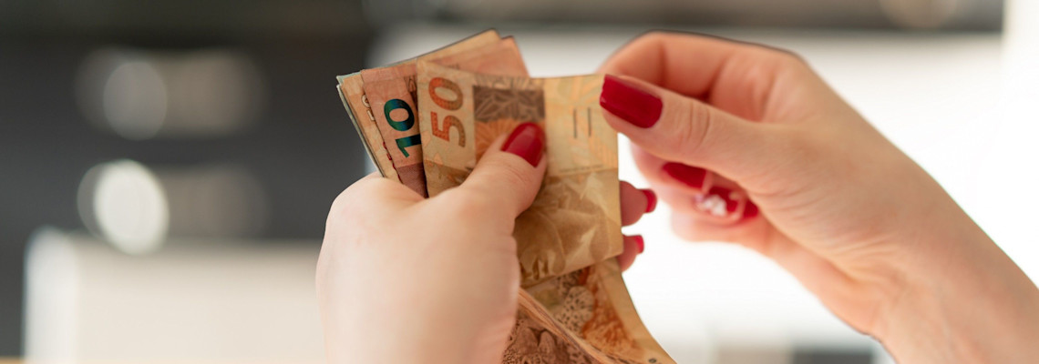 como tirar dinheiro do caixa eletronico de graça