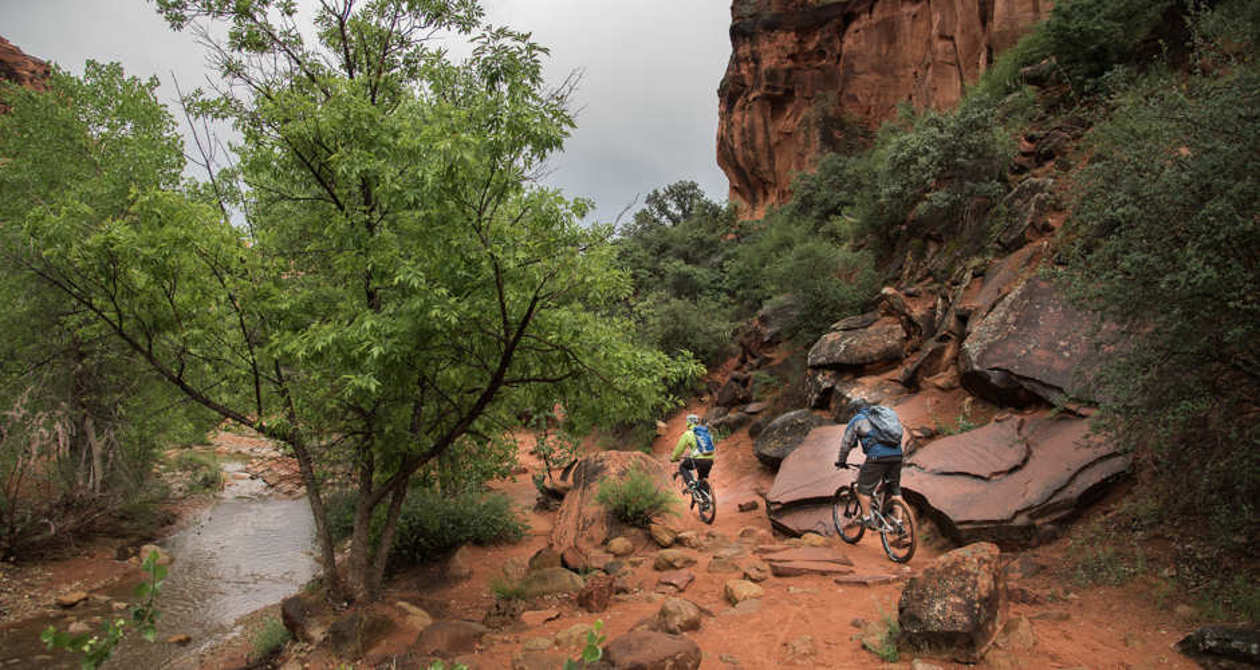 Family Attractions | Photo Gallery | 1 - Snow Canyon State Park 
Volcanic basalt spewed from the depths of hell into the lap of a sandstone canyon. Great biking and hiking.