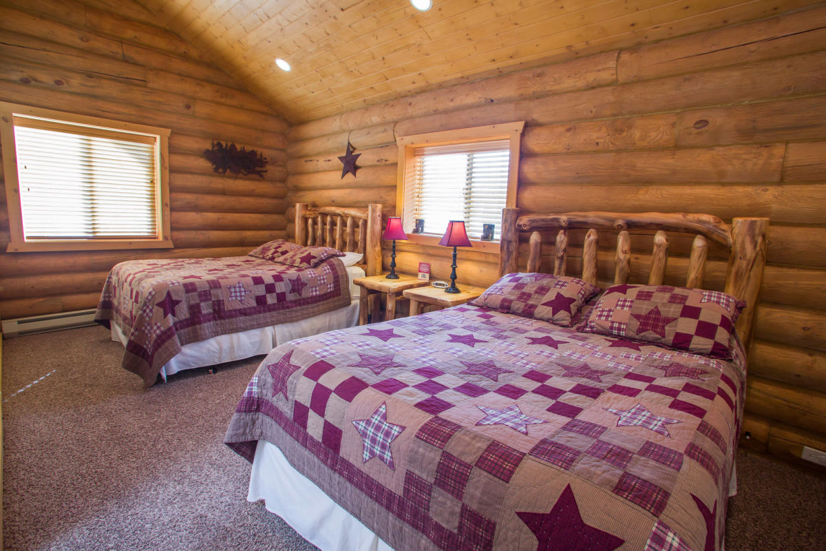 The Cabins at Bear River Lodge | Photo Gallery | 2 - 2 King Beds, 6 Queen Beds, Sleeps 22