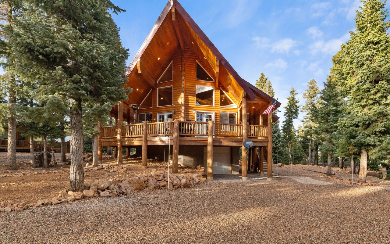 Welcome to your home away from home in Duck Creek Village at 8500 elevation! Duck Creek Village has hundreds of miles of off-roading trails: Snowmobile in winter or ATV’s Spring/Summer/Fall. 