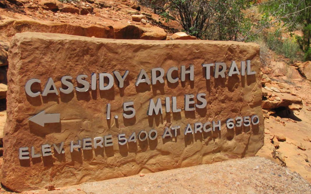 Cassidy Arch Trail | Photo Gallery | 1 - Cassidy Arch Trail