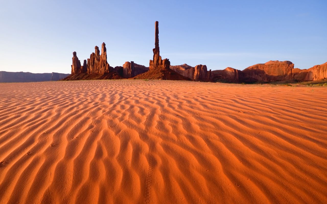 Monument Valley | Photo Gallery | 1 - Totem Pole Rock with Desert Sand in Monument Valley