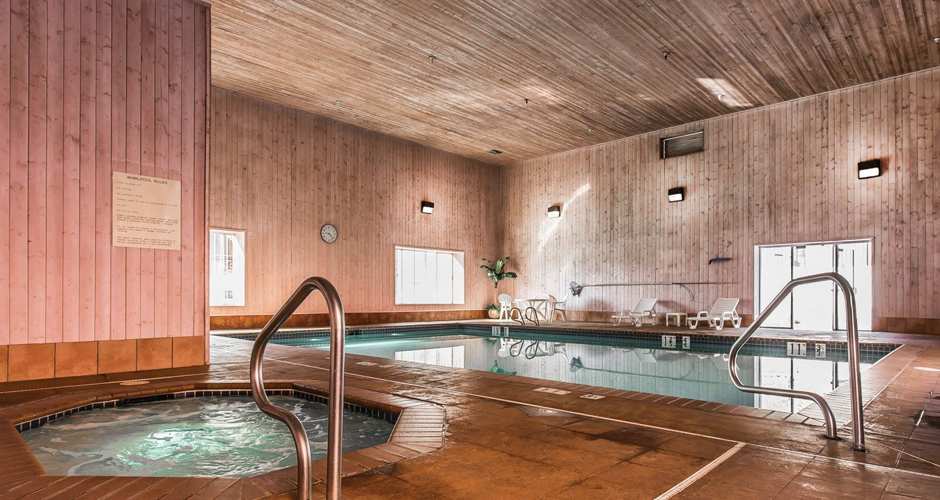Choice Hotels International | Photo Gallery | 0 - Heated Indoor Pools & Hot Tubs Indoor Pool & Hot tub