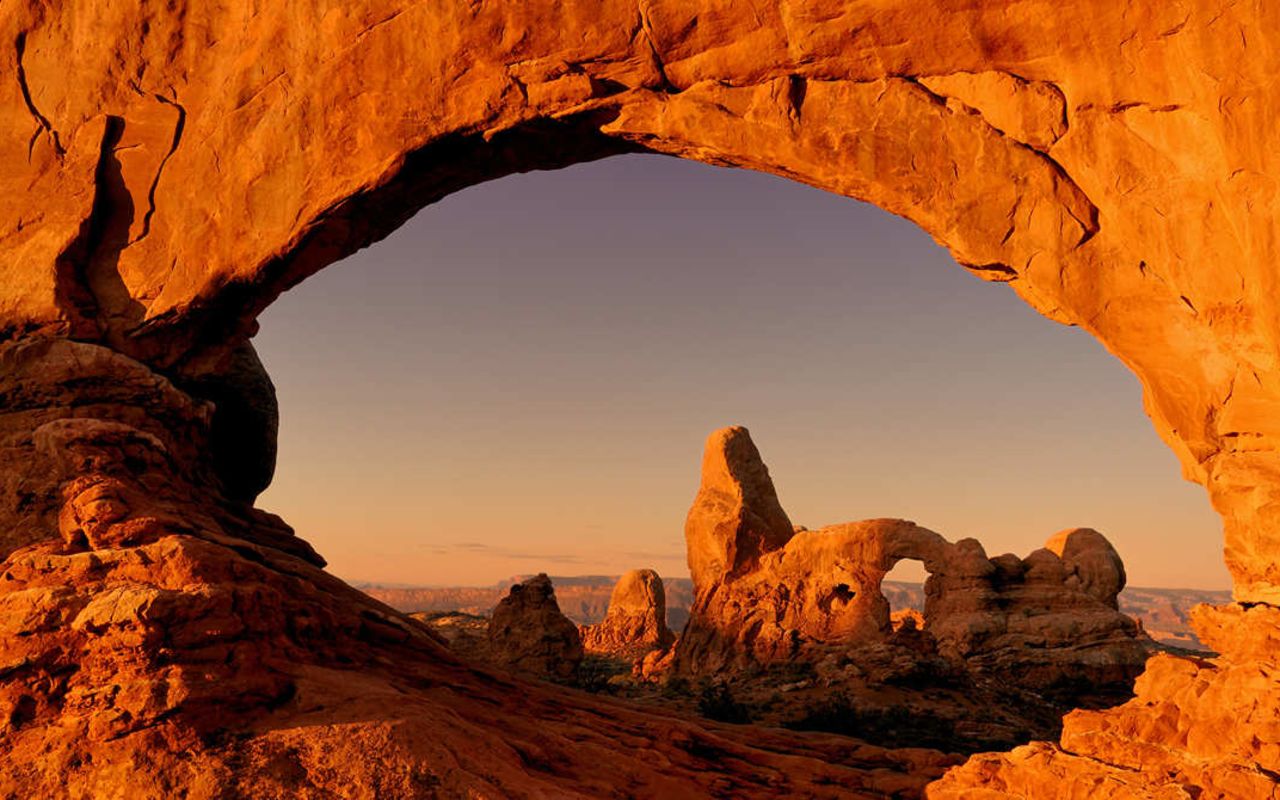 Windows | Photo Gallery | 1 - Arches Travel Guides