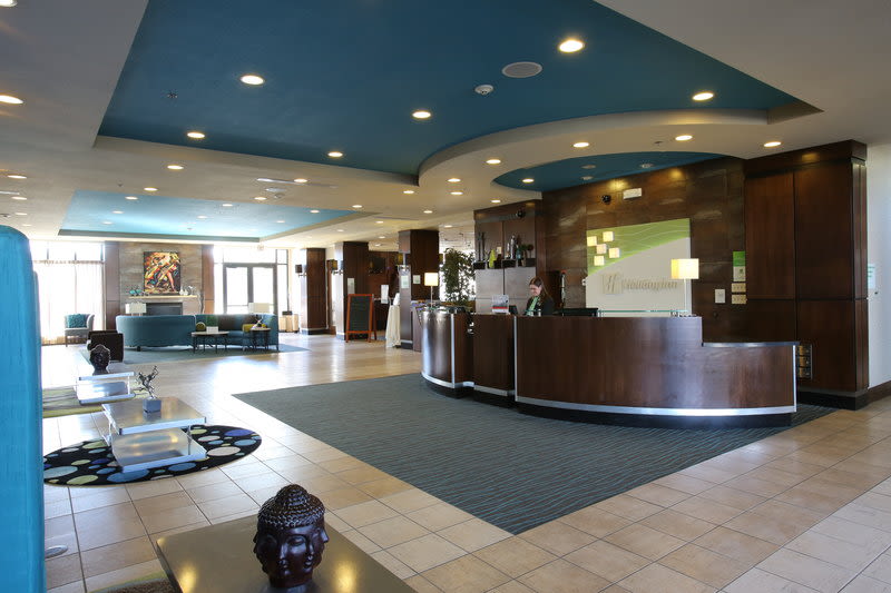 Holiday Inn & Suites - Salt Lake City Airport West | Photo Gallery | 1 - Lobby