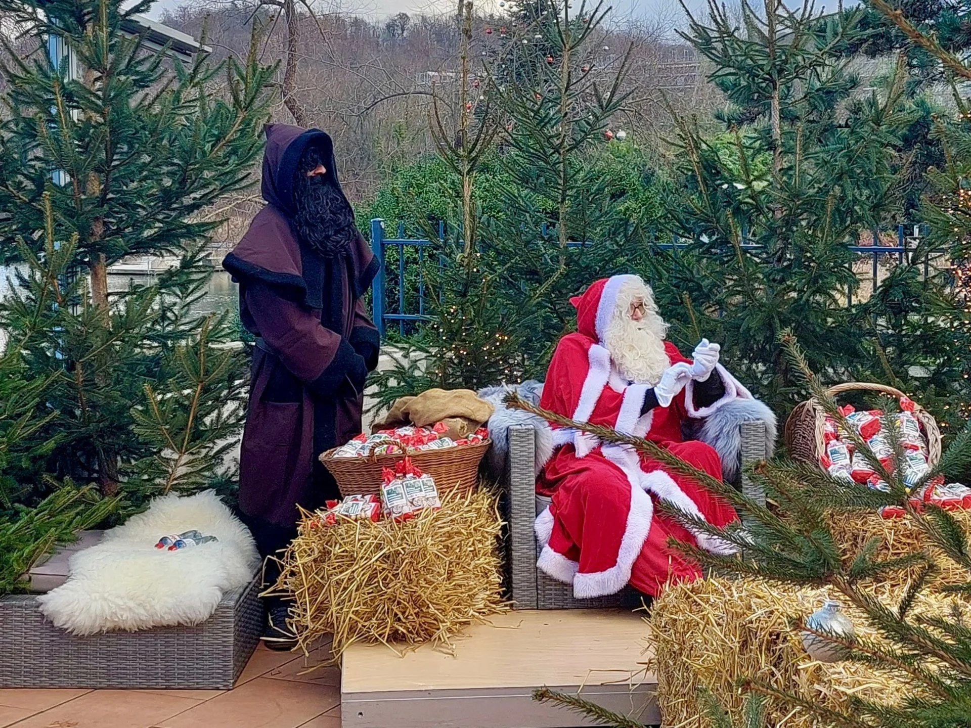 Der Santiglaus besucht den Park im Grünen Santiglaus-im_Park