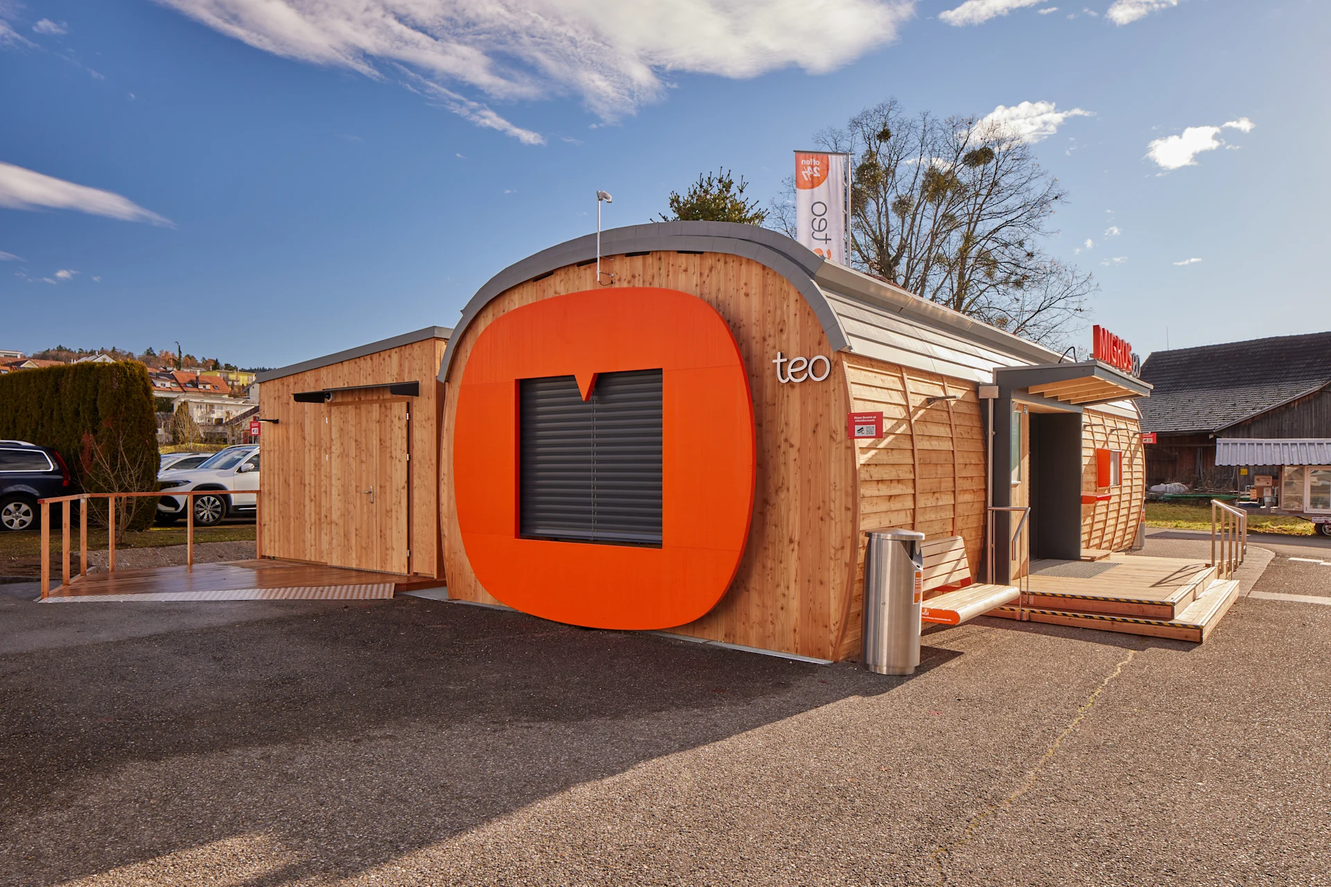 Ein freistehender Migros teo, hier in Wetzikon.