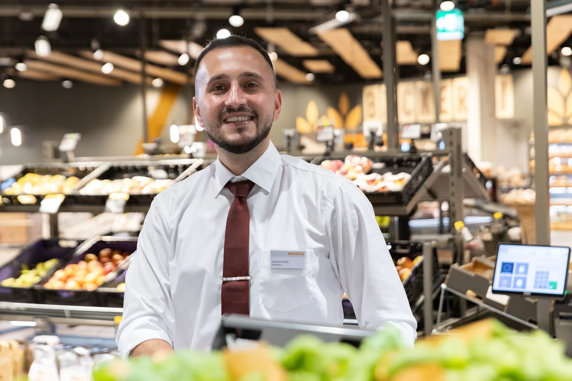 Der Filialleiter der neuen Migros Leutschenbach freut sich mit seinem Team auf die Eröffnung am 30. Oktober.