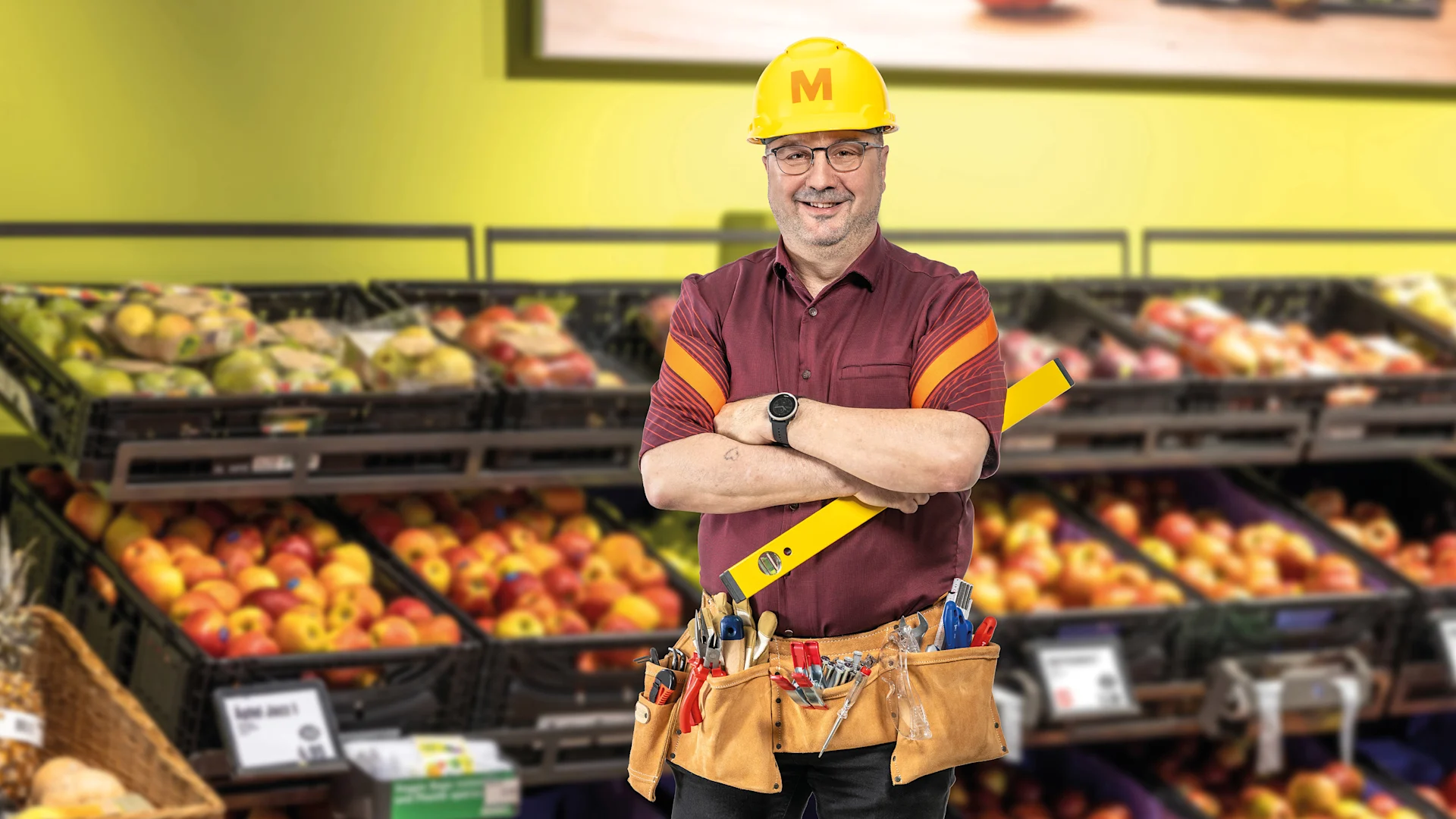 Filialleiter Frank Peterer und sein Team sorgen auch während des Umbaus für ein grosses und frisches Angebot.