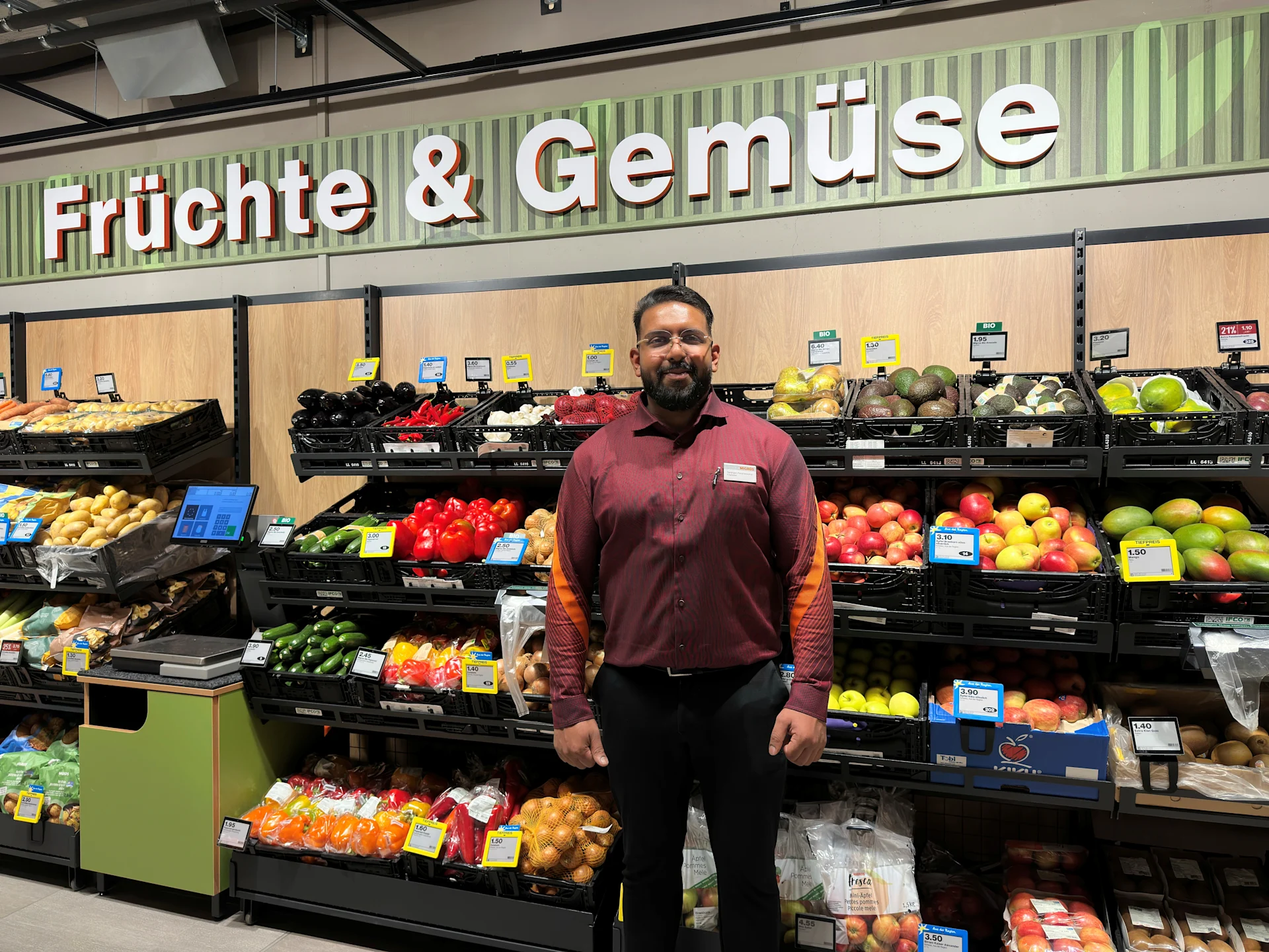 Filialleiter Sarangan Parameswaran freut sich darauf, seine Kundinnen und Kunden in der modernisierten Migros Diessenhofen zu begrüssen.