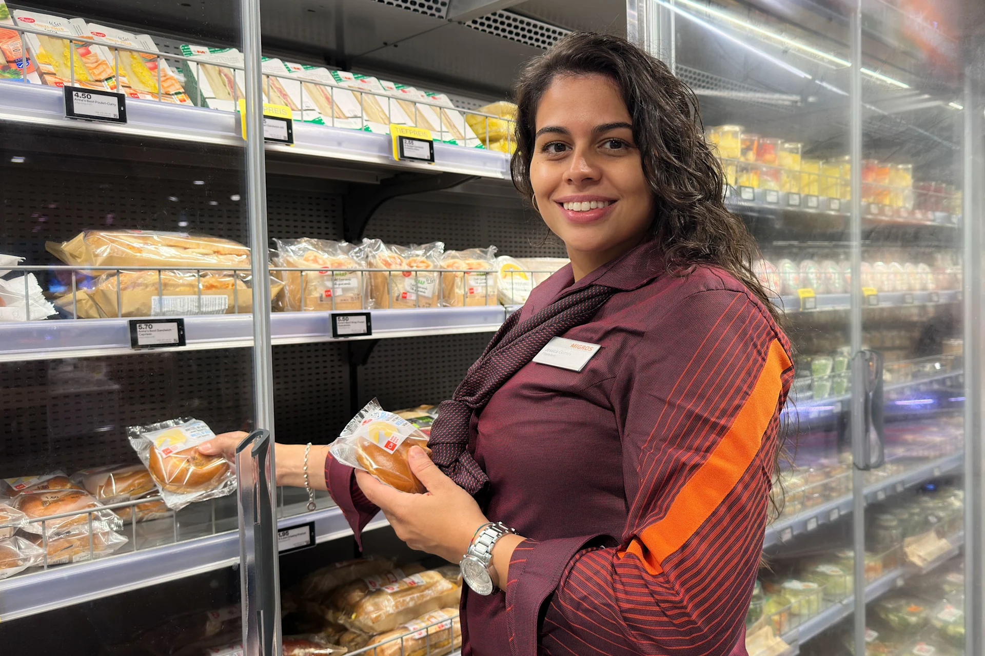 Kann ihren Kundinnen und Kunden künftig mehr Auswahl bei der Verpflegung unterwegs bieten: Filialleiterin Jessica Gomez.