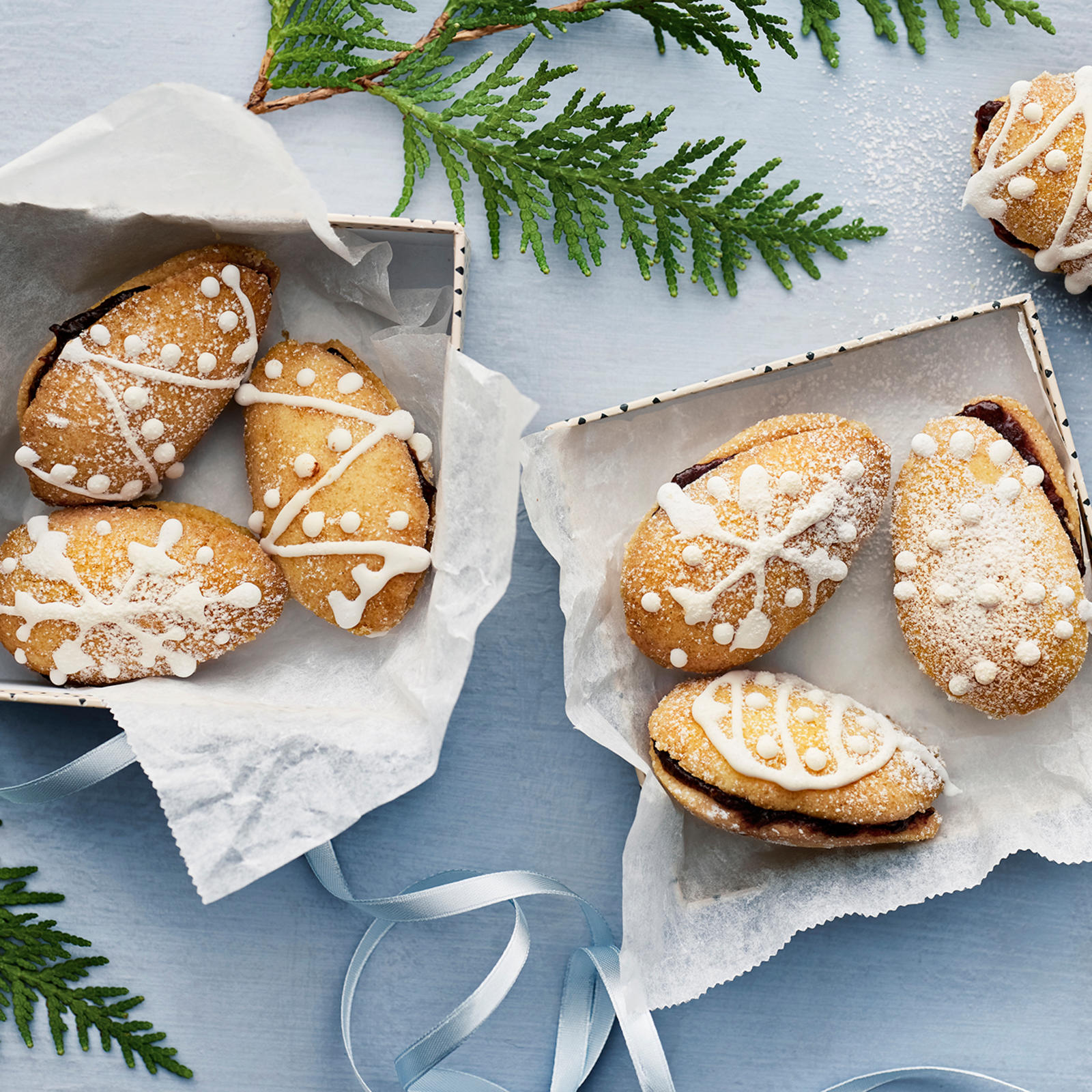 Lusikkaleivät luumumarmeladilla